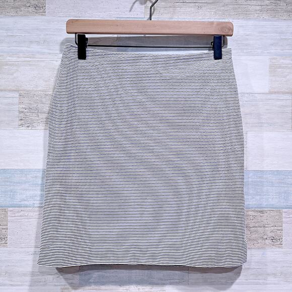 Ann Taylor Mini Seersucker Skirt Blue White Stripe Lined Cotton Womens 2P Petite - Picture 1 of 5